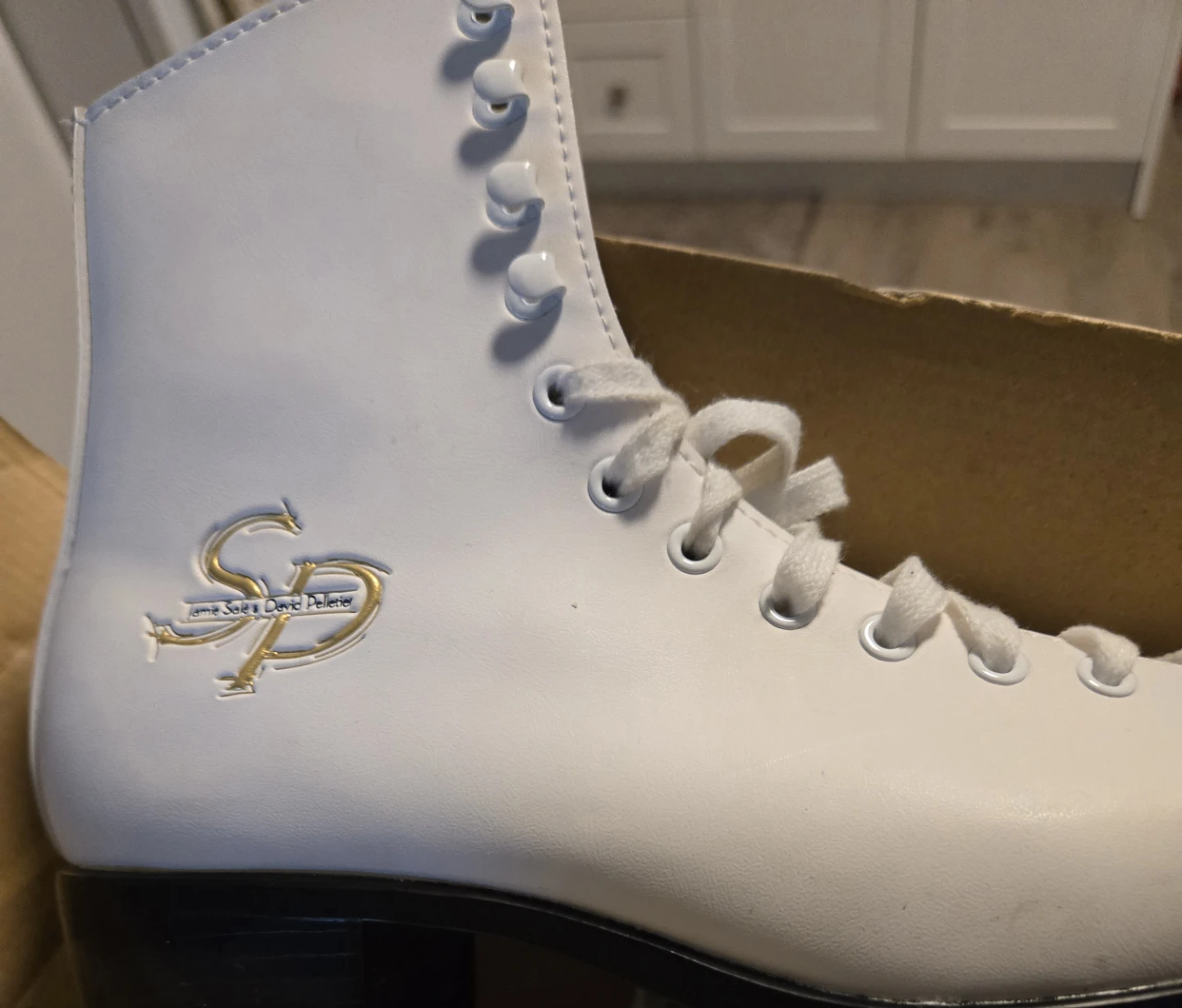 CCM Comfort Series Recreational Ice Skates Size 6 - photo 3