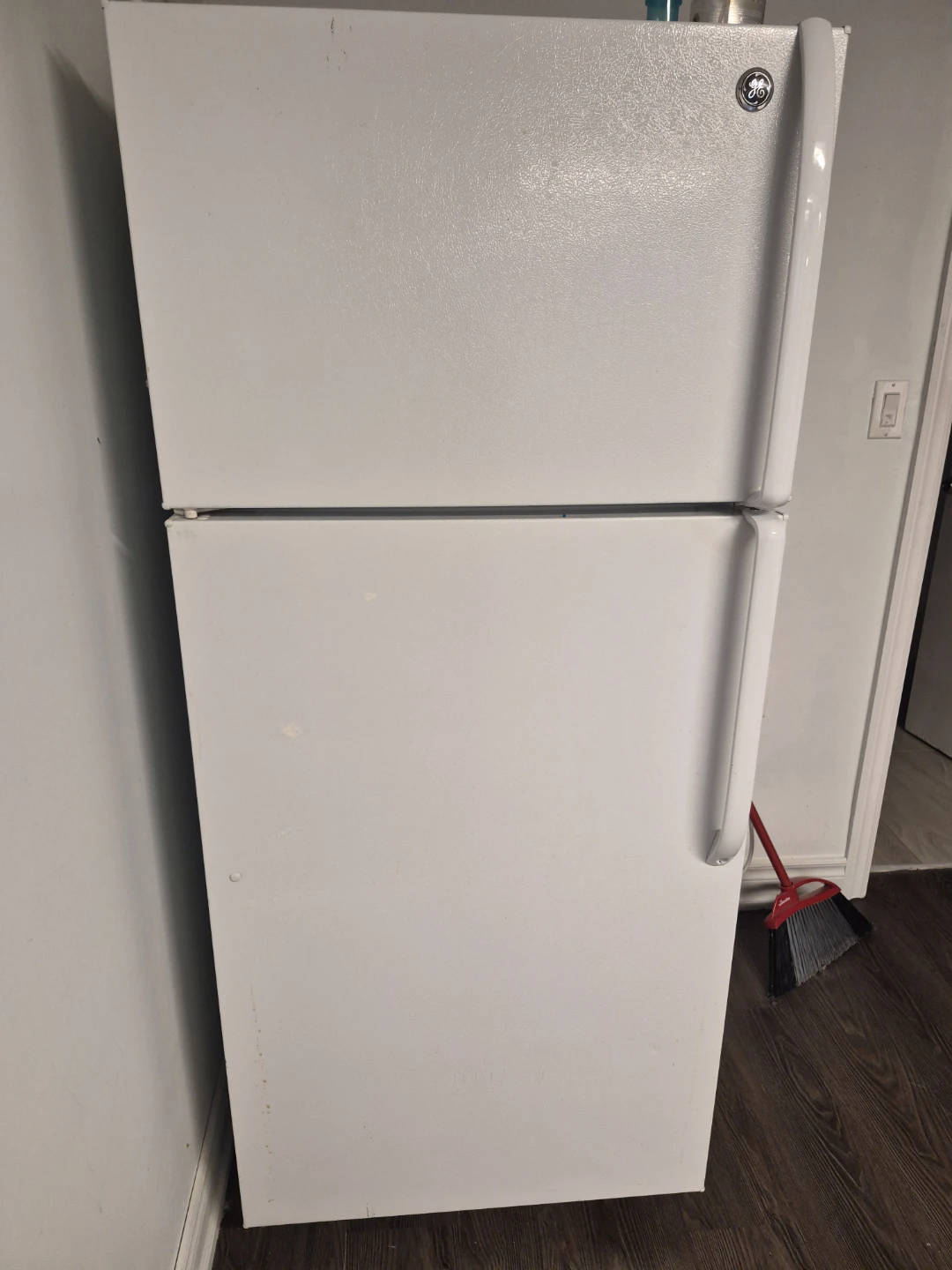 GE White Top Freezer Refrigerator