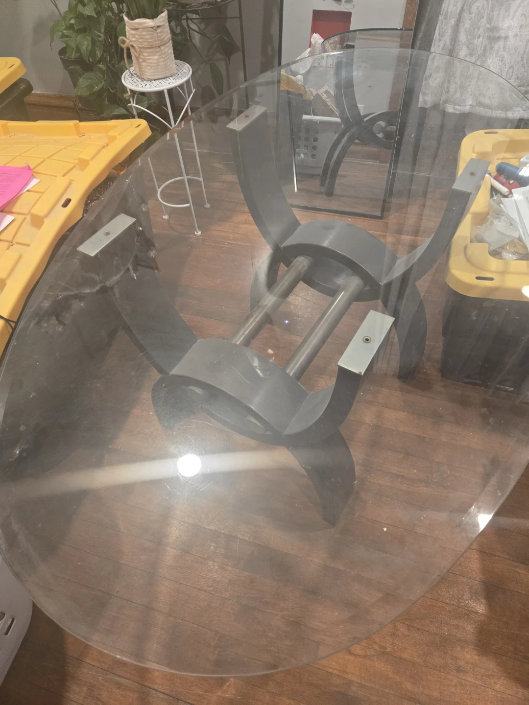 Mesa de centro de cristal.