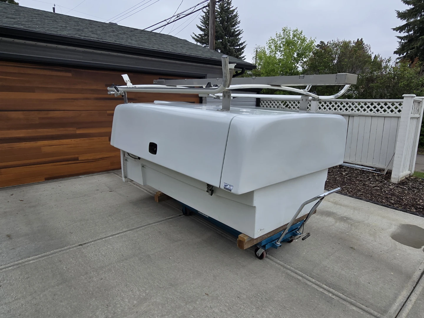 Maranda 8' White Truck Cap with Ladder Rack - photo 2