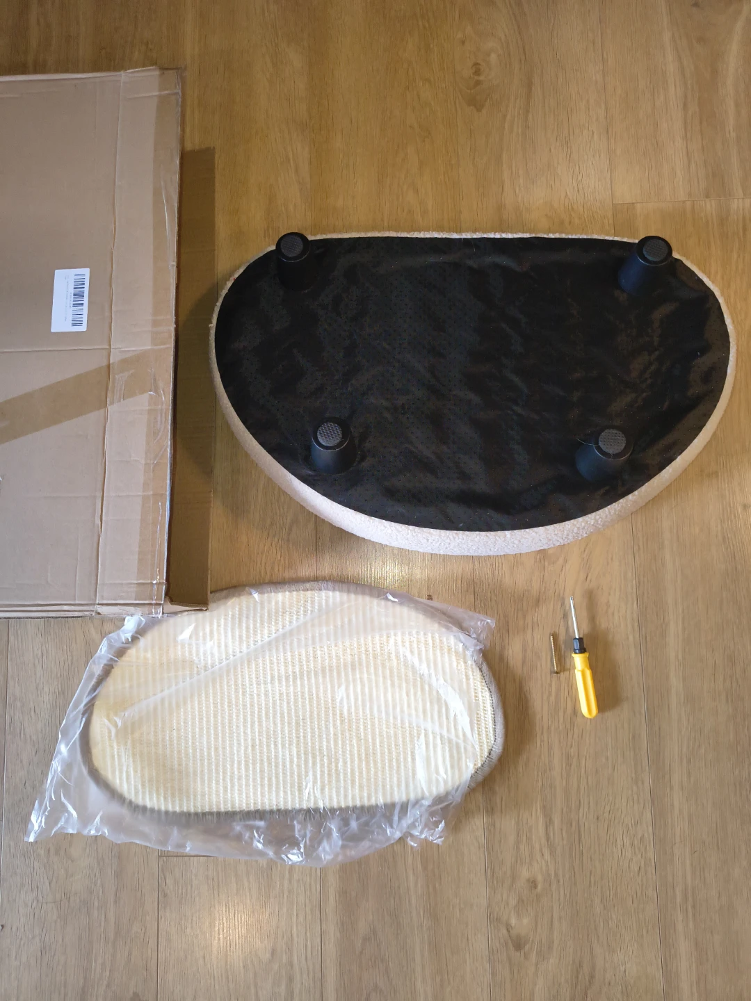 Cat Scratching Post Lounger with Refill Pad - photo 2