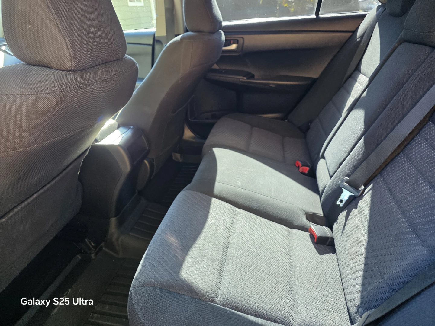 2016 Toyota Camry LE | Clean Title | 185,000 km | - photo 3
