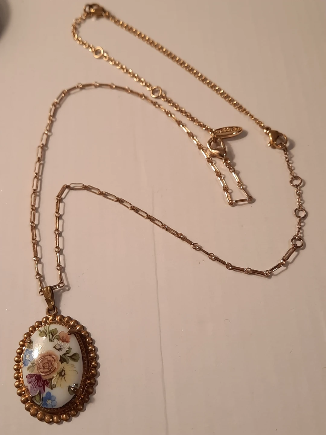Gold Tone Floral Pendant Necklace - photo 5