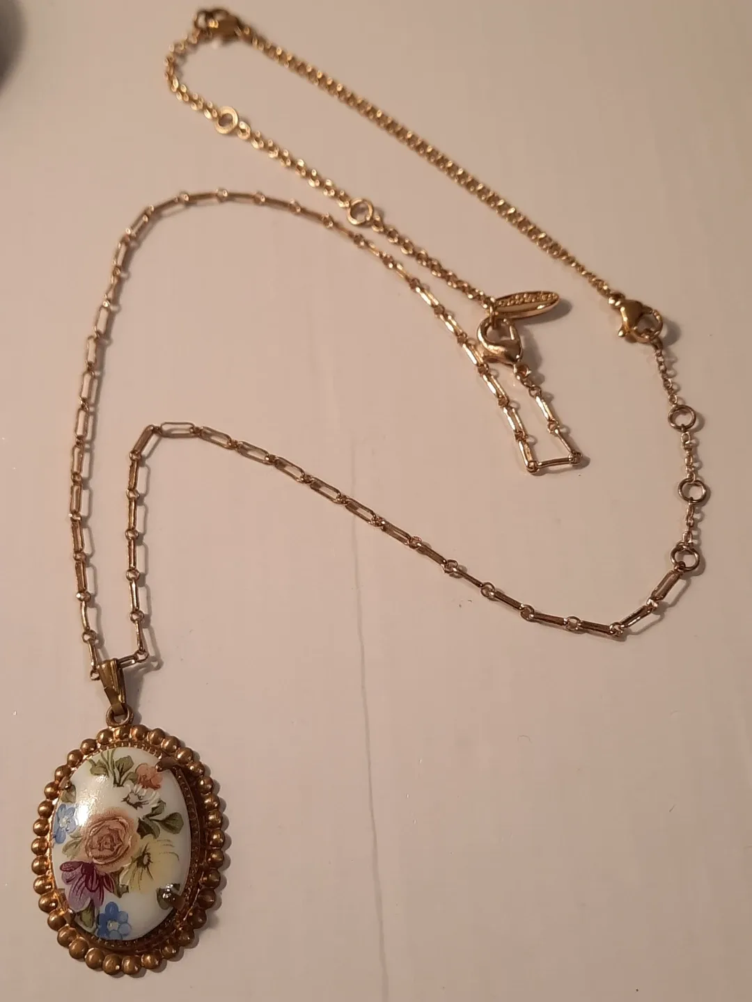 Gold Tone Floral Pendant Necklace - photo 5