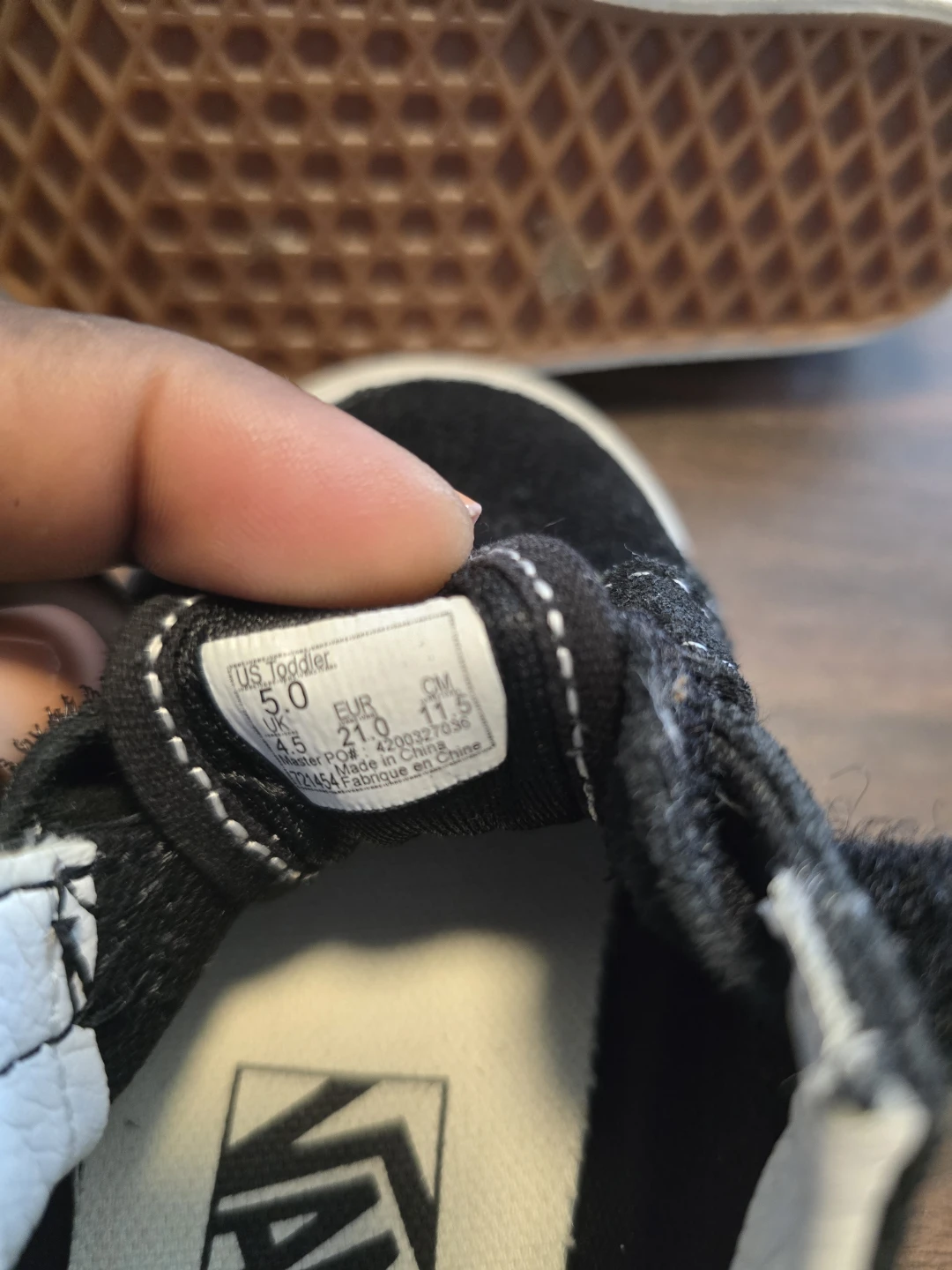 Vans Toddler Old Skool V Shoes Black White Size 5 - photo 3