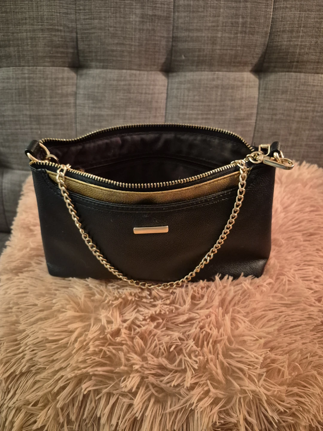 Black crossbody purse with gold chain - photo 2