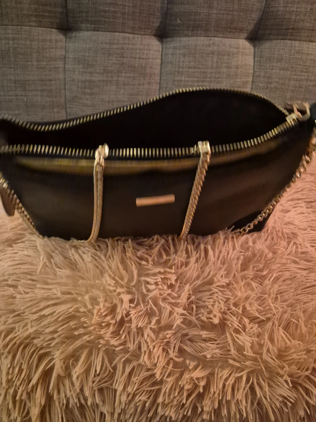 Black crossbody purse with gold chain - photo 3