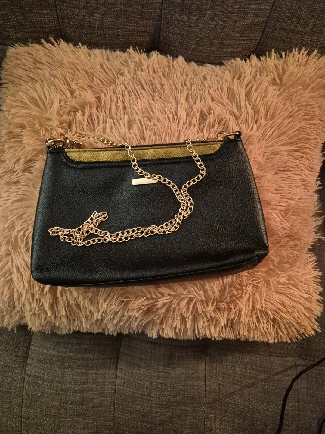 Black crossbody purse with gold chain - photo 5