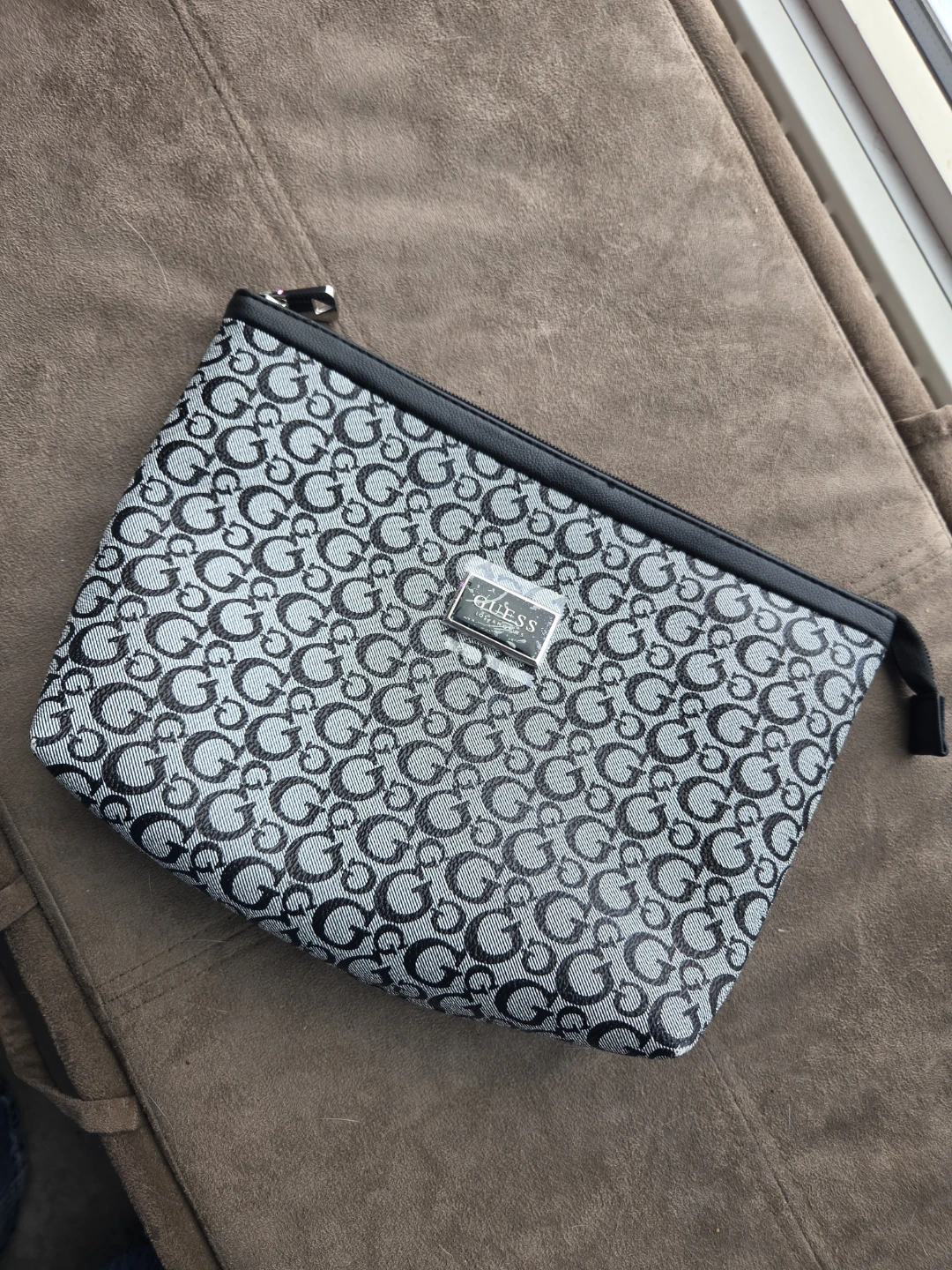 Guess makeup Bag