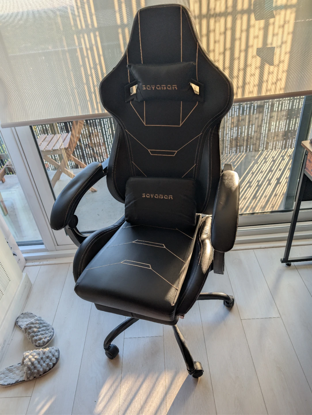 Reclining gaming chair with feet rest.