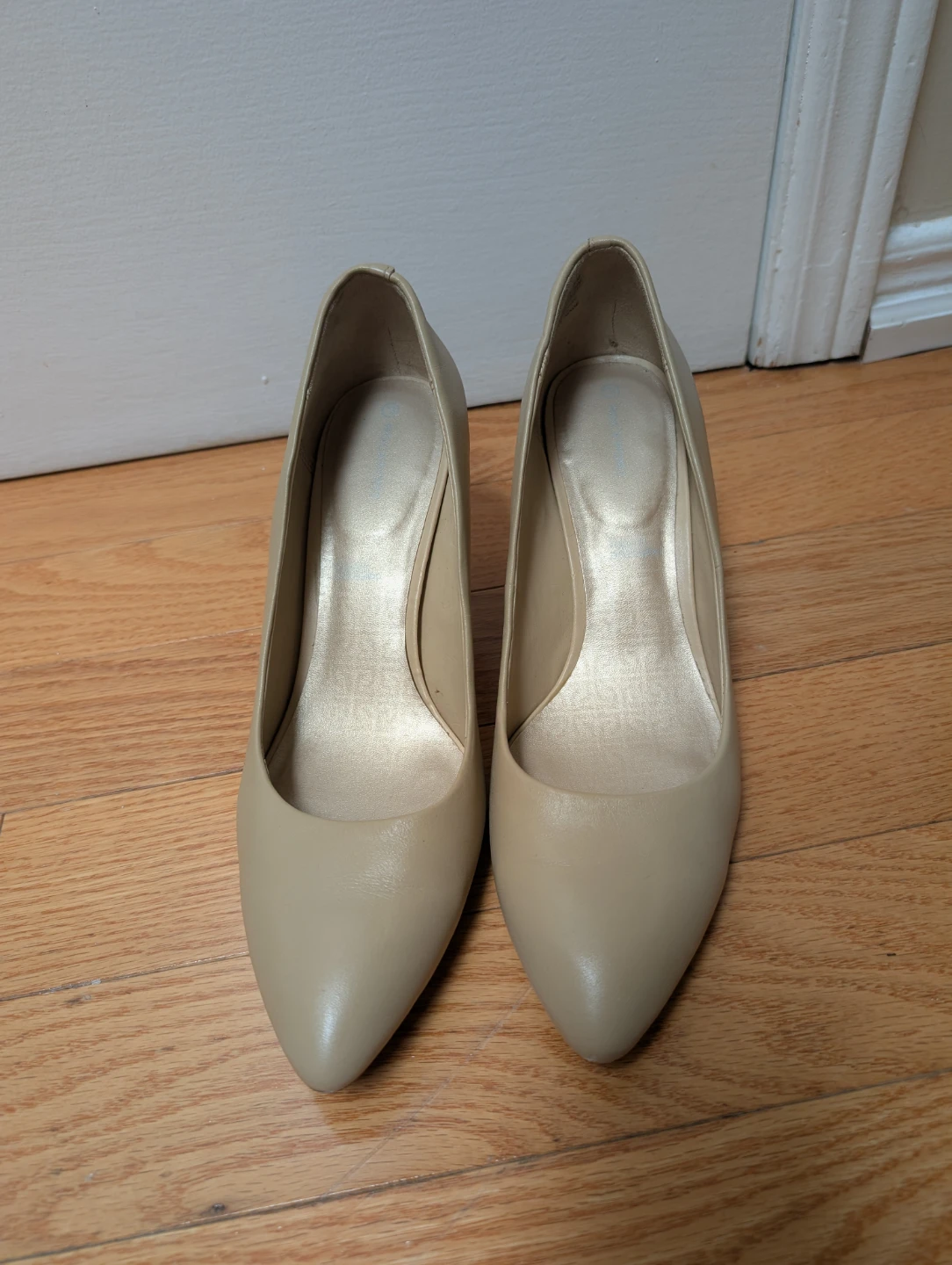 Leather Rockport Beige Heels Size 8.5