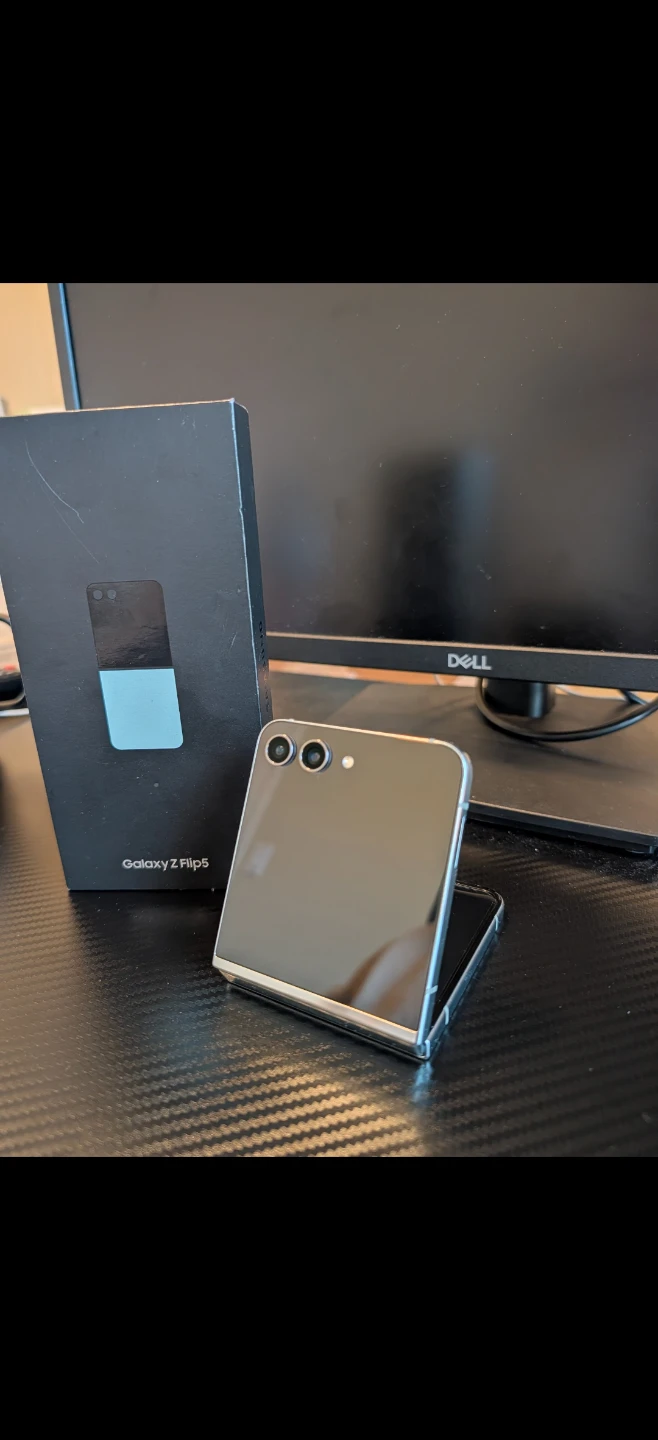 Samsung Galaxy Z Flip5 - photo 2