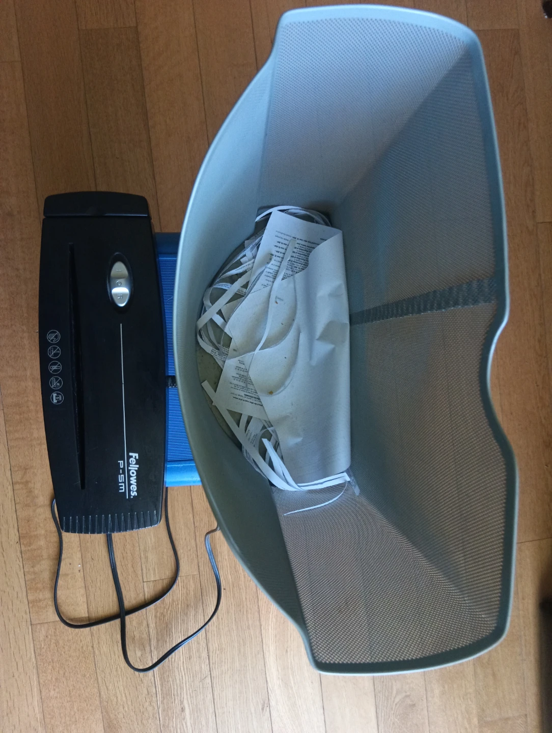 Fellowes P-5M Shredder - photo 3