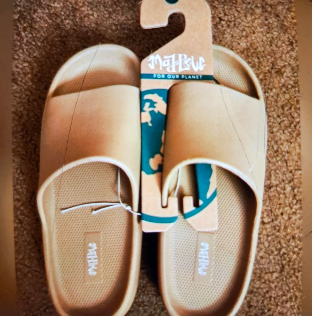 NEW SLIPPERS SANDALS 9W TAN BEIGE TAUPE, women's ⚽️