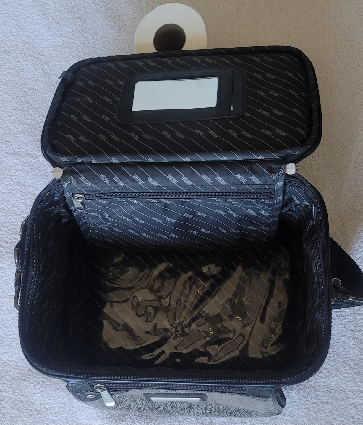 Jaguar cosmetic bag/travel case - photo 5