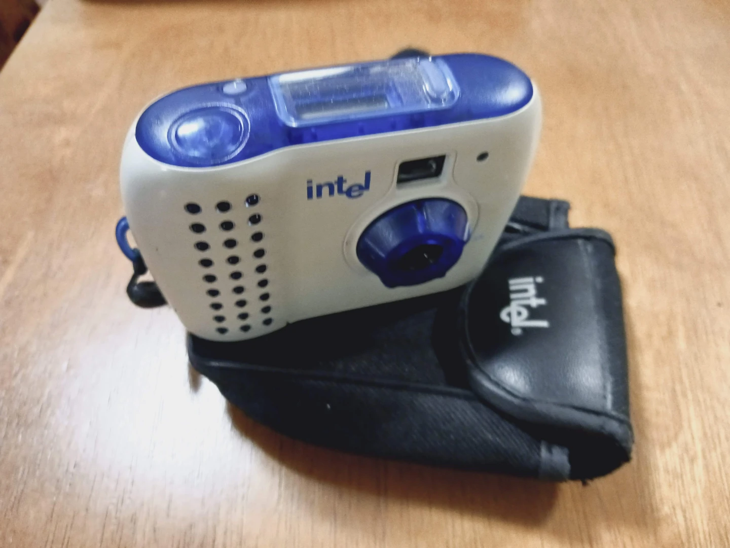 ⚽  Vintage Intel Digital Camera - world's 1st