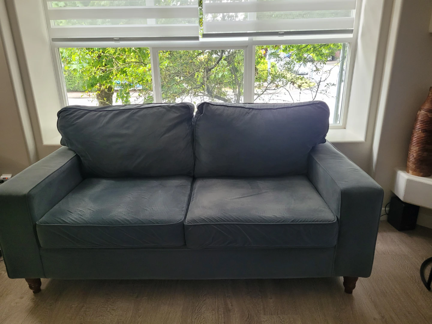 Grey 2-Seater Sofa Very clean, no stains or tears. - photo 2