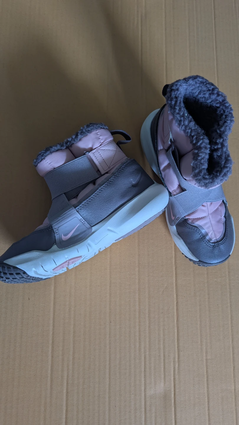 Nike size 1 winter boots - photo 2