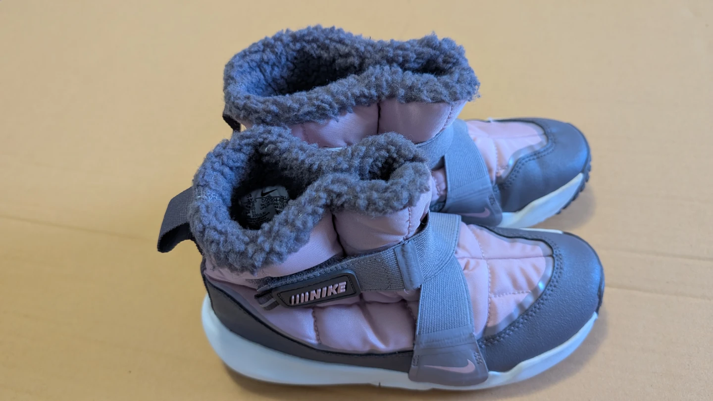 Nike size 1 winter boots - photo 4