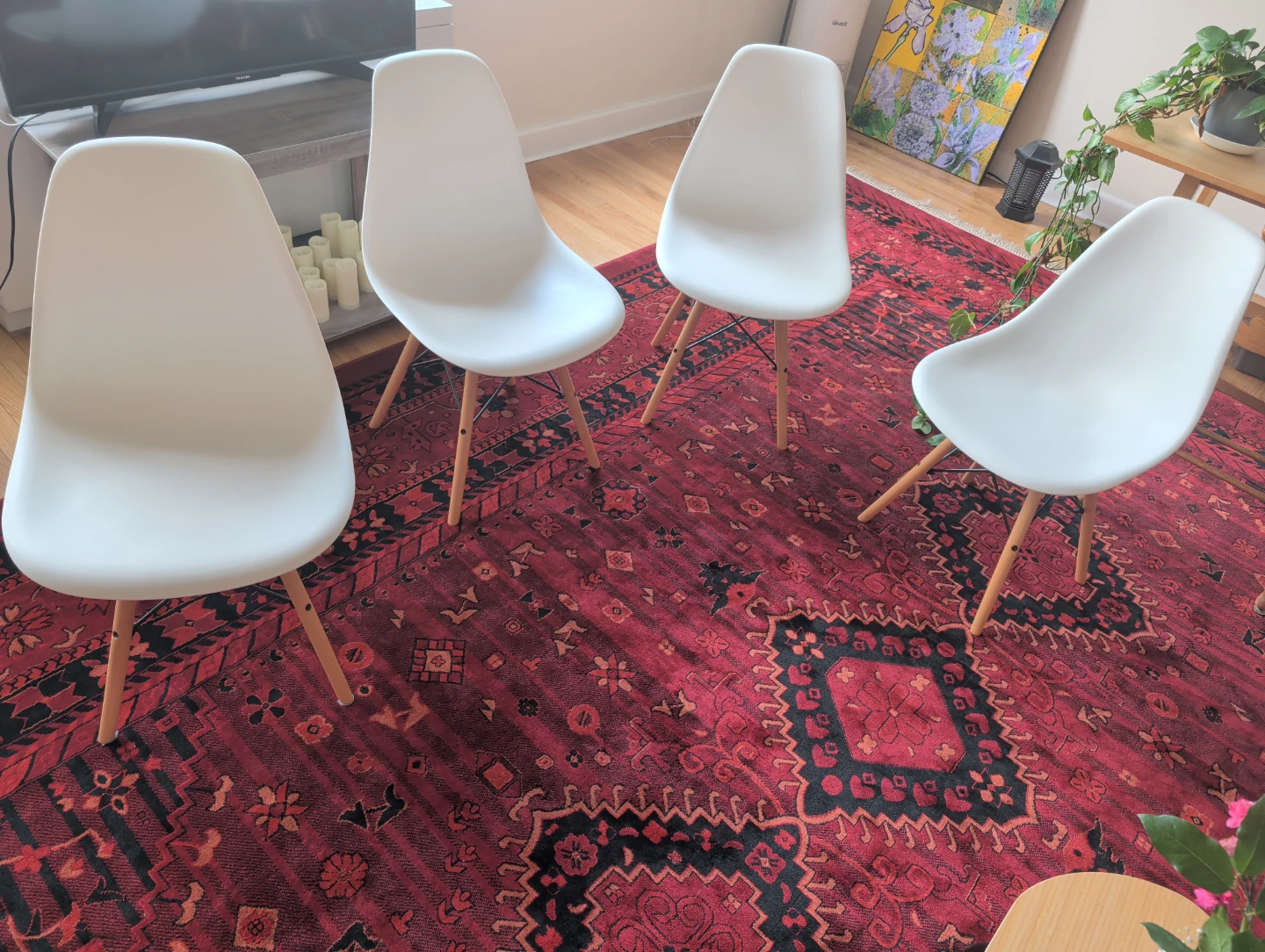 Set of 4 White Dining Chairs with Wood Legs