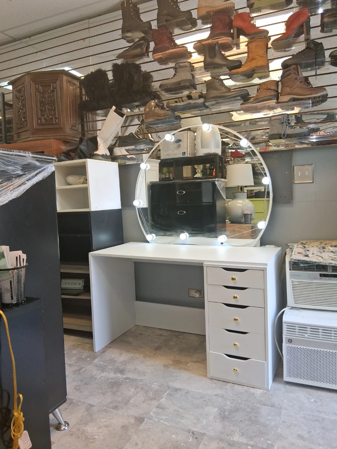 Venta de muebles 5521w Belmont av - photo 2