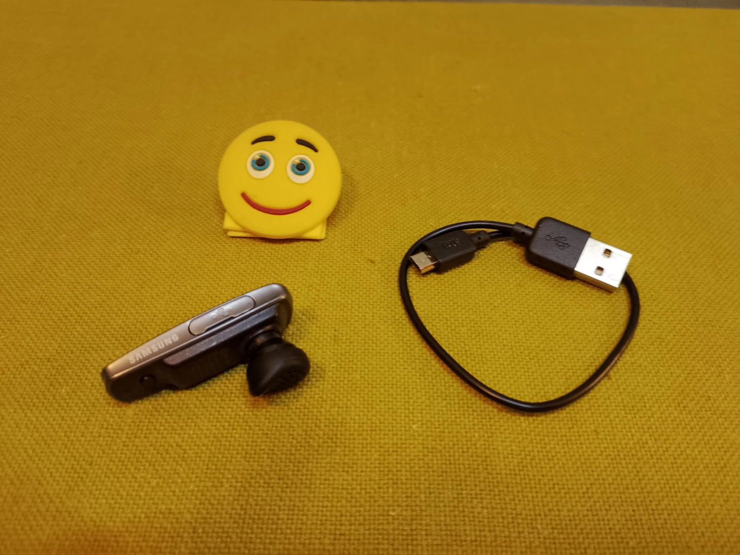 👂📱➡️ Samsung Bluetooth Headset with Charging Cable 👂📱 ⚽