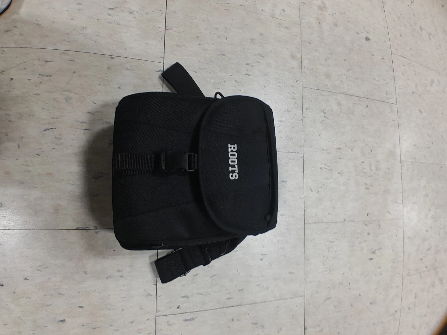 Roots black  camera r bag portable size - photo 3
