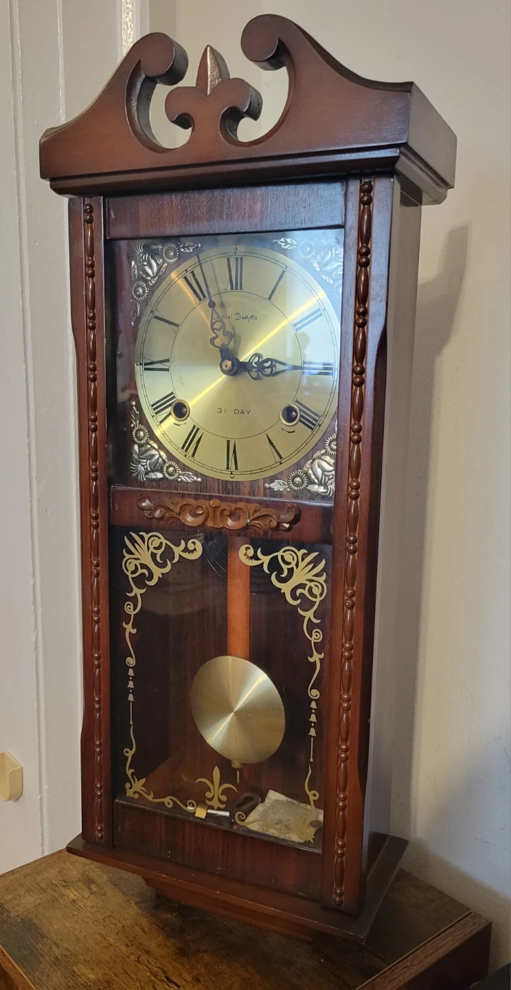 Vintage Daniel Dakota 31 Day Wall Clock