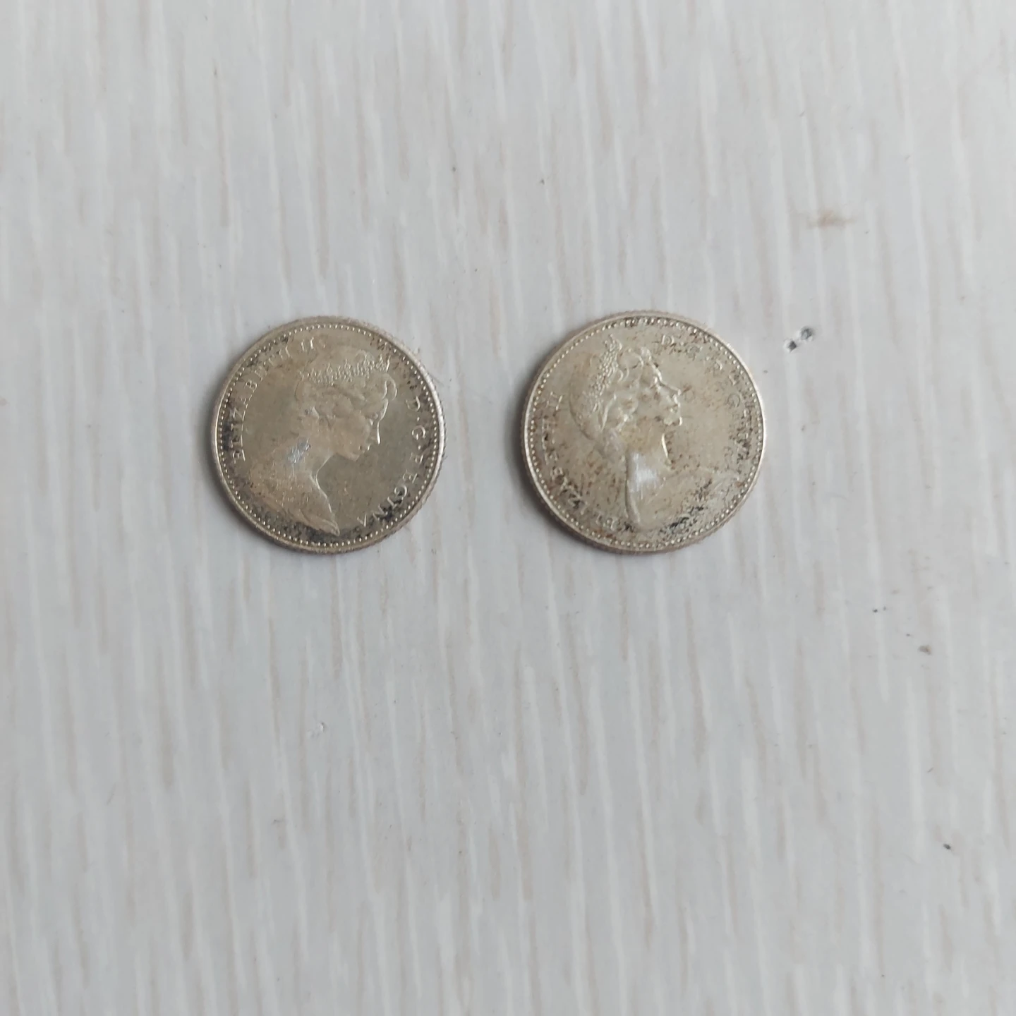 Two 1957 Canadian 10 Cent Coins - photo 2