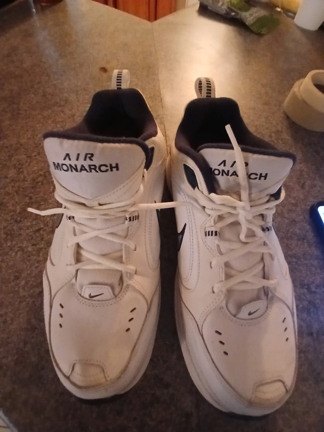NIKE AIR MONARCH SIZE 9.5 LIKE NEW