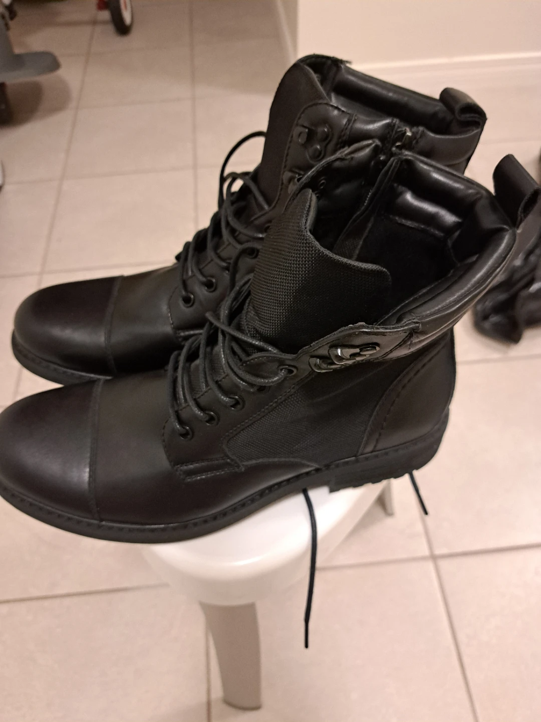 Steve Madden Black Leather Lace-Up Boots - photo 4
