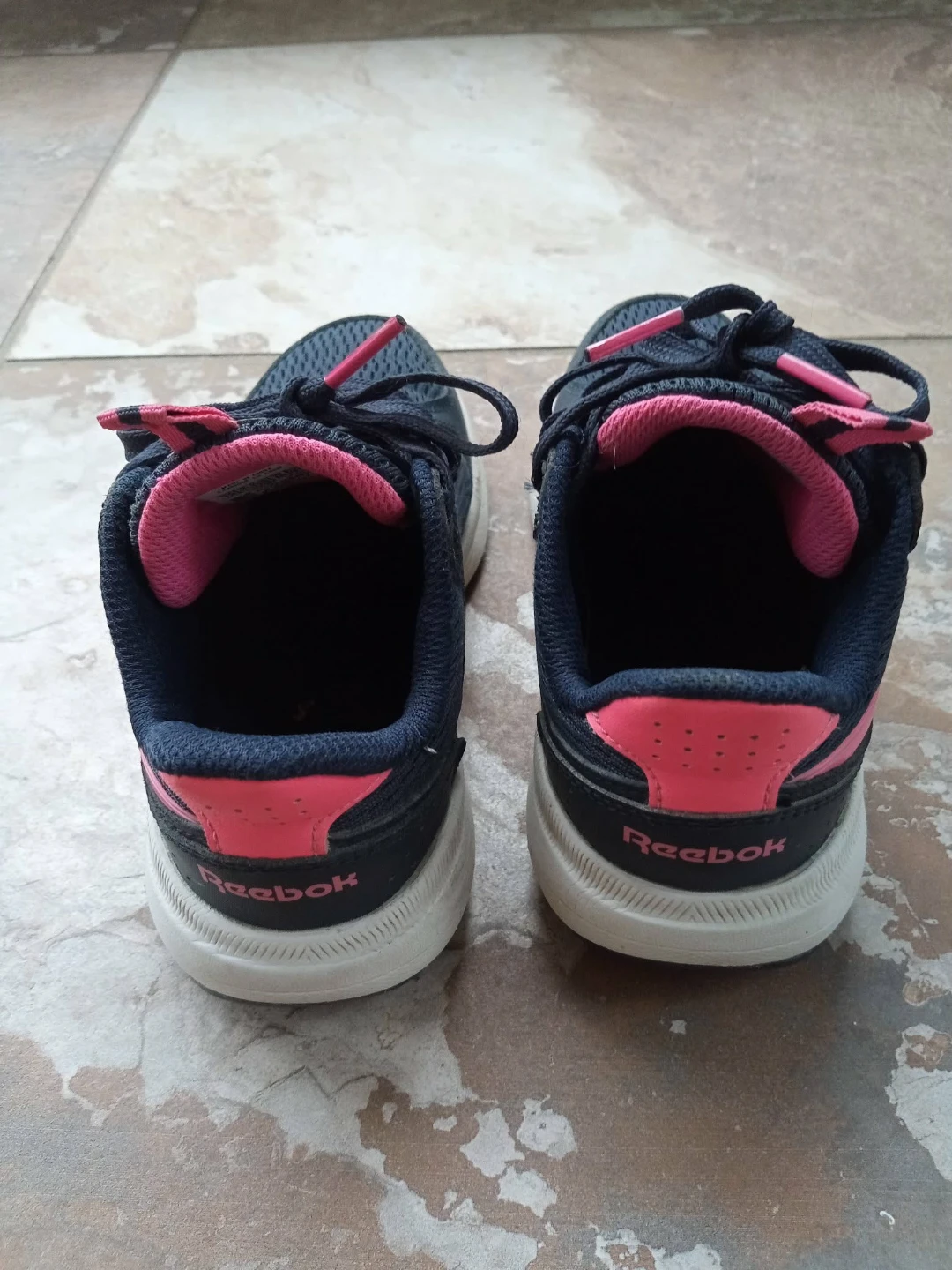 Girl Reebok runners size 12 ⚽
