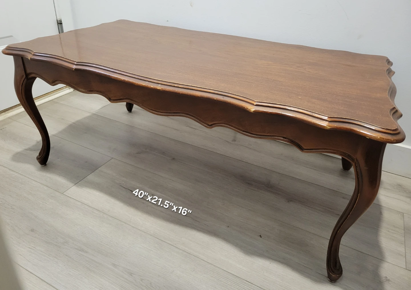 Beautiful Ornate Wood Coffee Table. - photo 2