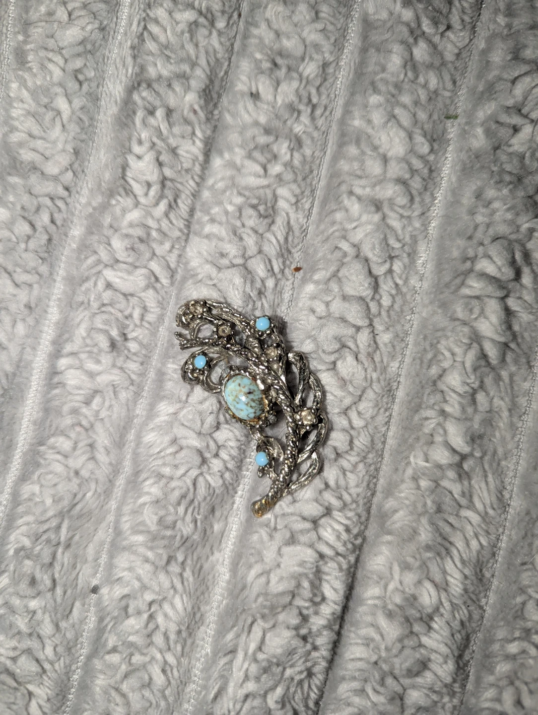 2 Vintage  Costume Jewellery Brooches - photo 2