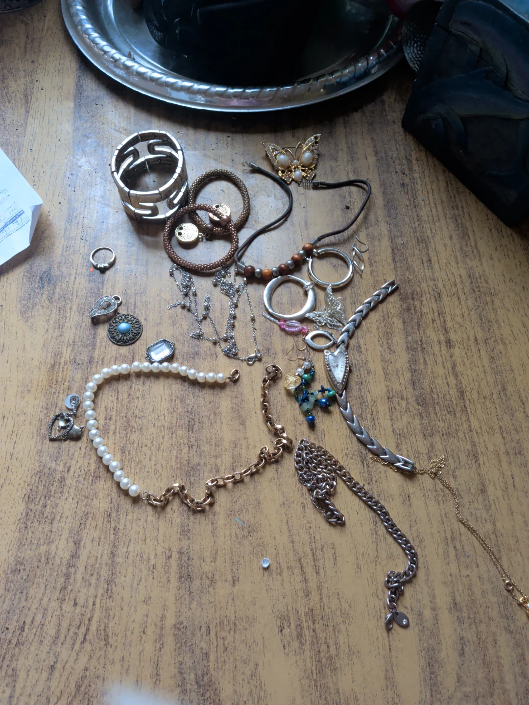Assorted lot of women's jewelry