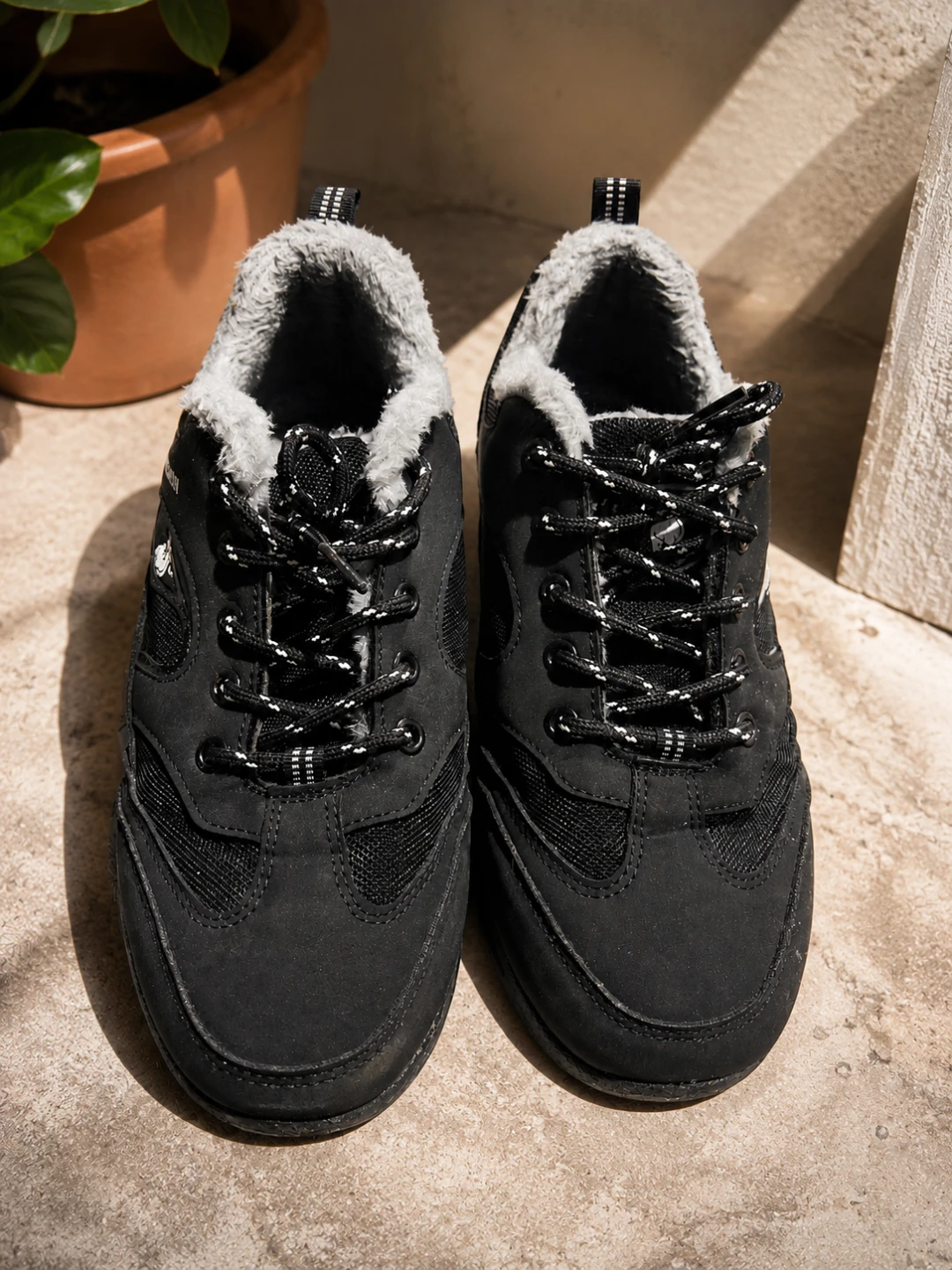 CANEMON Black Fur Lined Sneakers