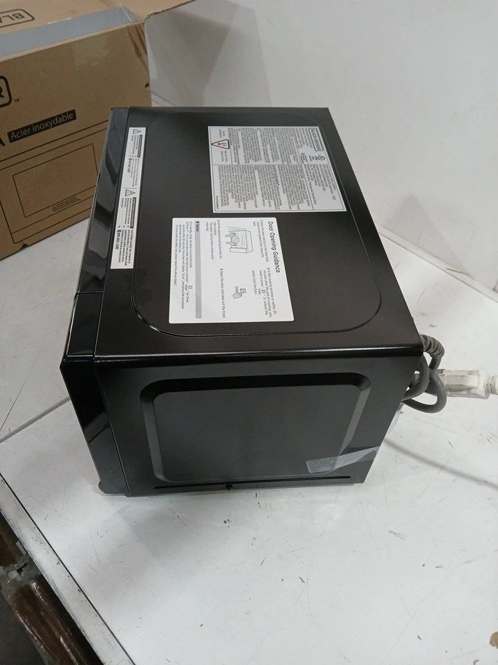 BLACK+DECKER 0.7 Cu. Ft. Digital Microwave - New in Box - photo 4