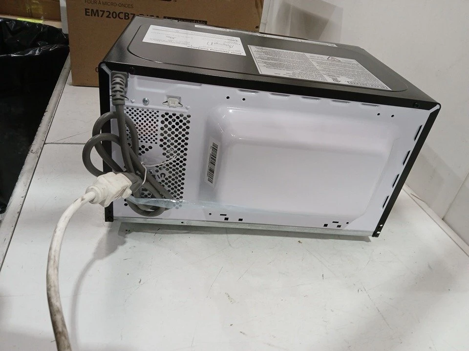 BLACK+DECKER 0.7 Cu. Ft. Digital Microwave - New in Box - photo 5
