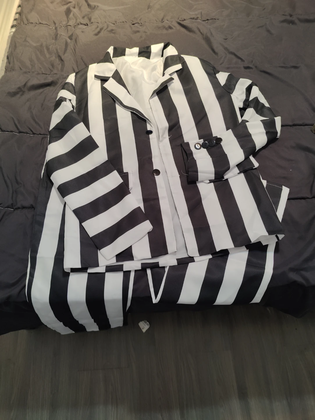 Black and White suit strips Beetlejuice - photo 2