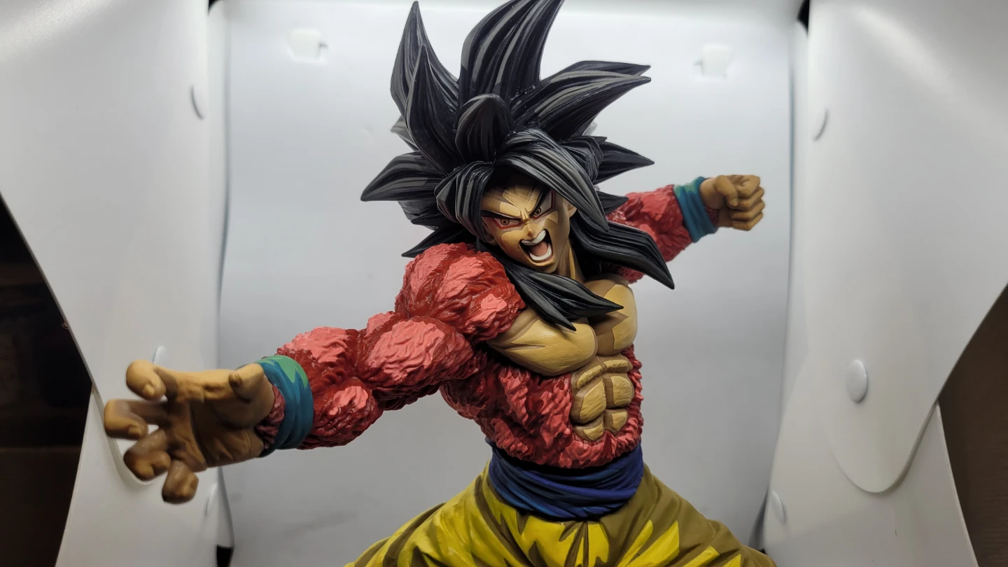 Massive Dragon Ball GT Super Saiyan 4 Goku Collector Statue - photo 3