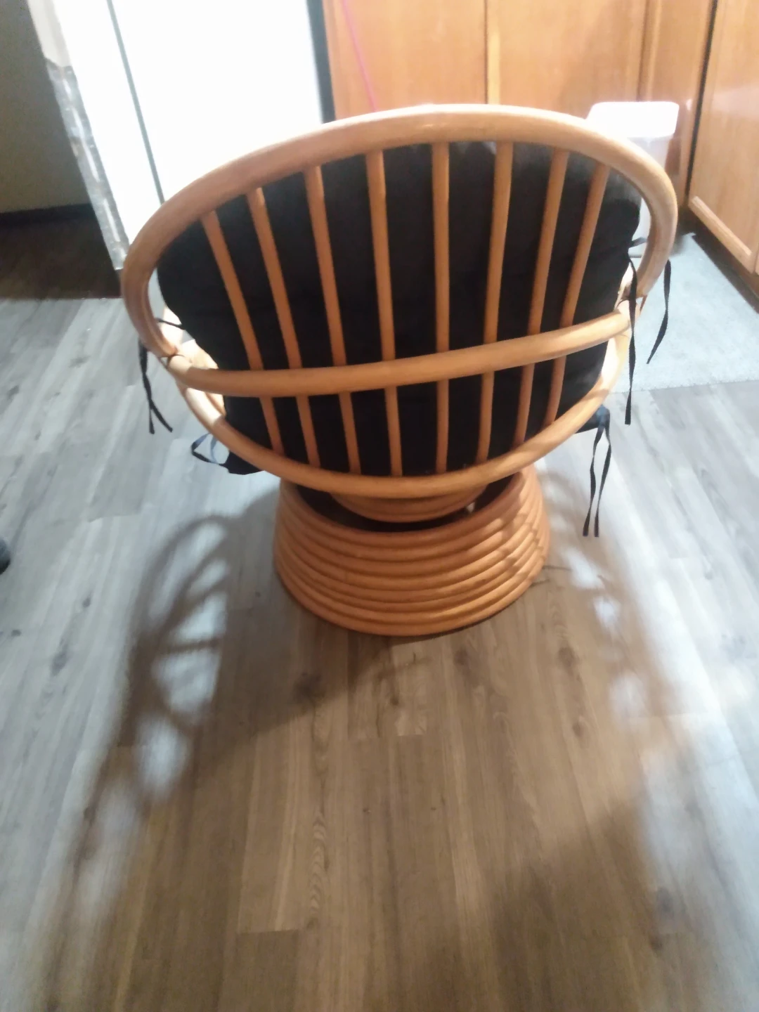 Rattan Swivel Chair with Blue Cushion - photo 3