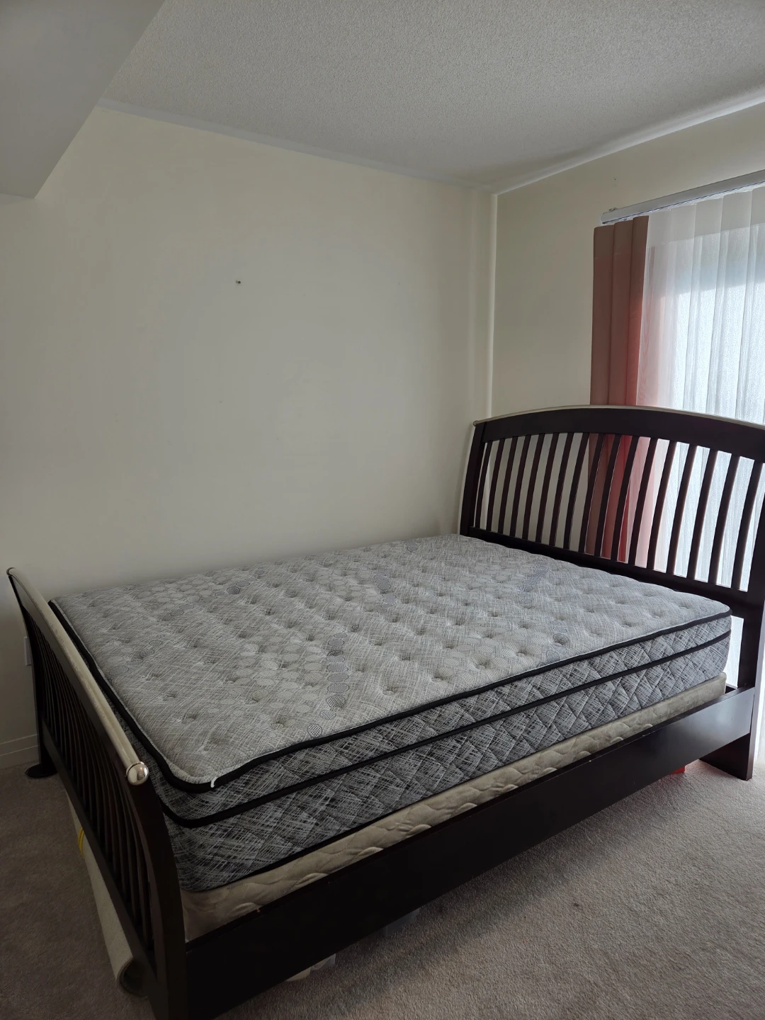 Complete Queen size bed with new mattress - photo 3