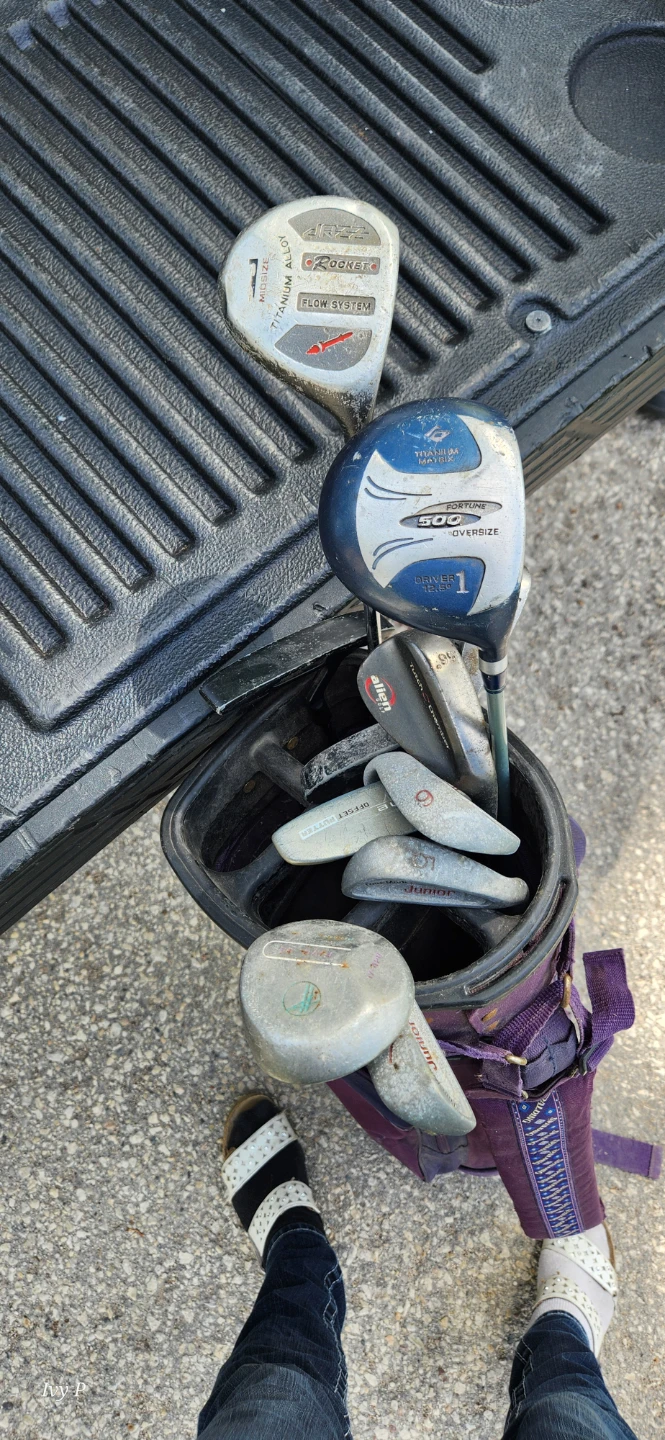 Golf Bag with a mix of Adult and Junior Golf clubs - photo 2