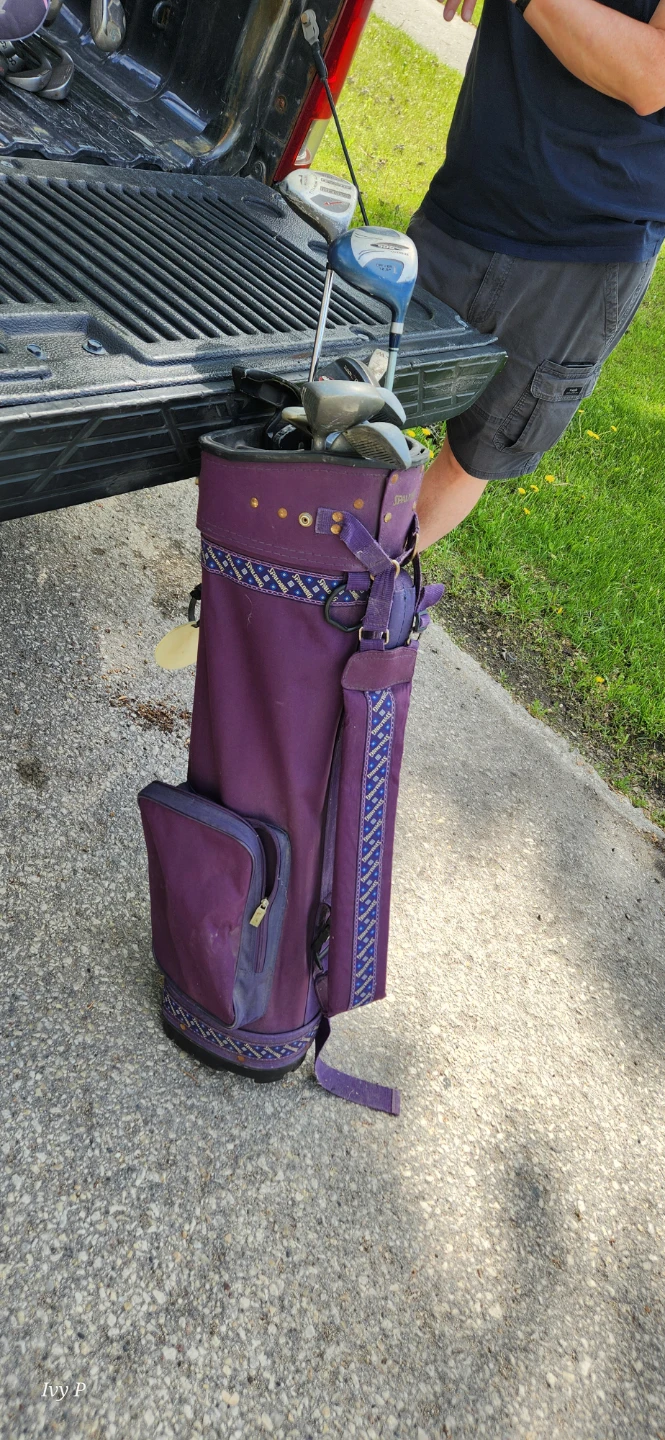 Golf Bag with a mix of Adult and Junior Golf clubs - photo 3