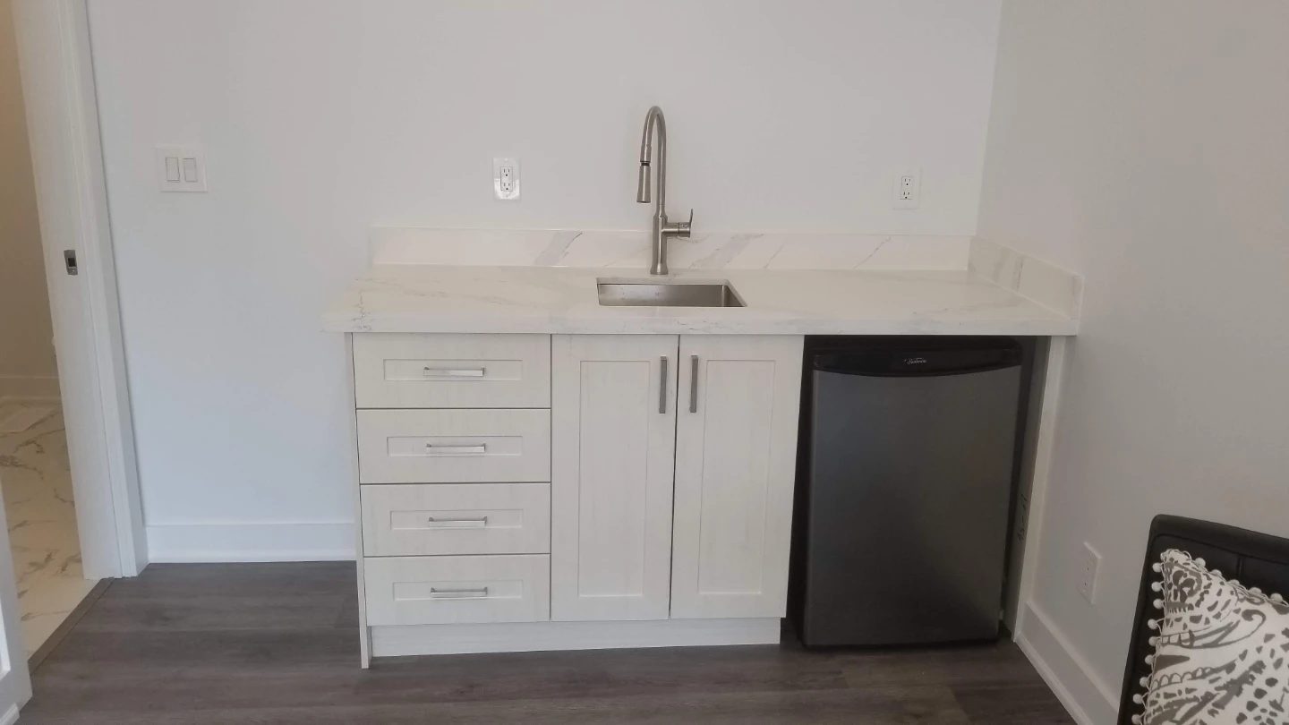 White kitchen cabinet with sink and mini-fridge - photo 2