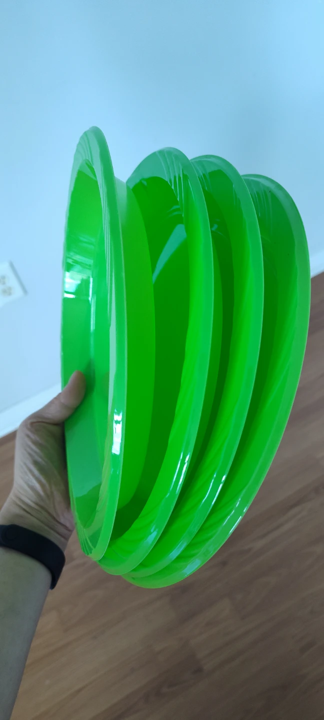 Set of 4 Green Plastic Plates - photo 2