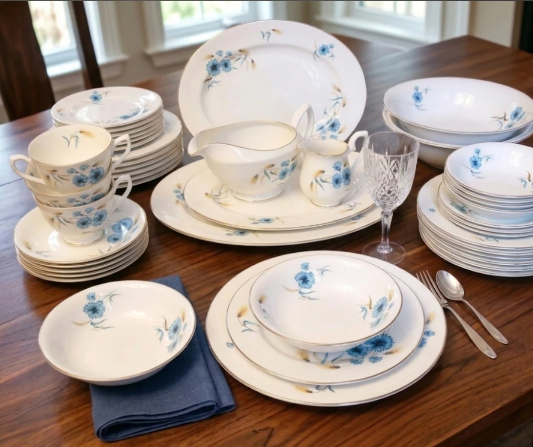 Vintage 1950s Royal Albert Bone China Set - Cornflower Pattern - photo 3