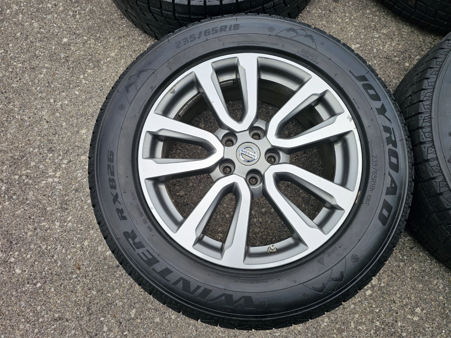 NISSAN PATHFINDER O.E.M RIMS AND WINTER TIRES 235/65 R18 - photo 2