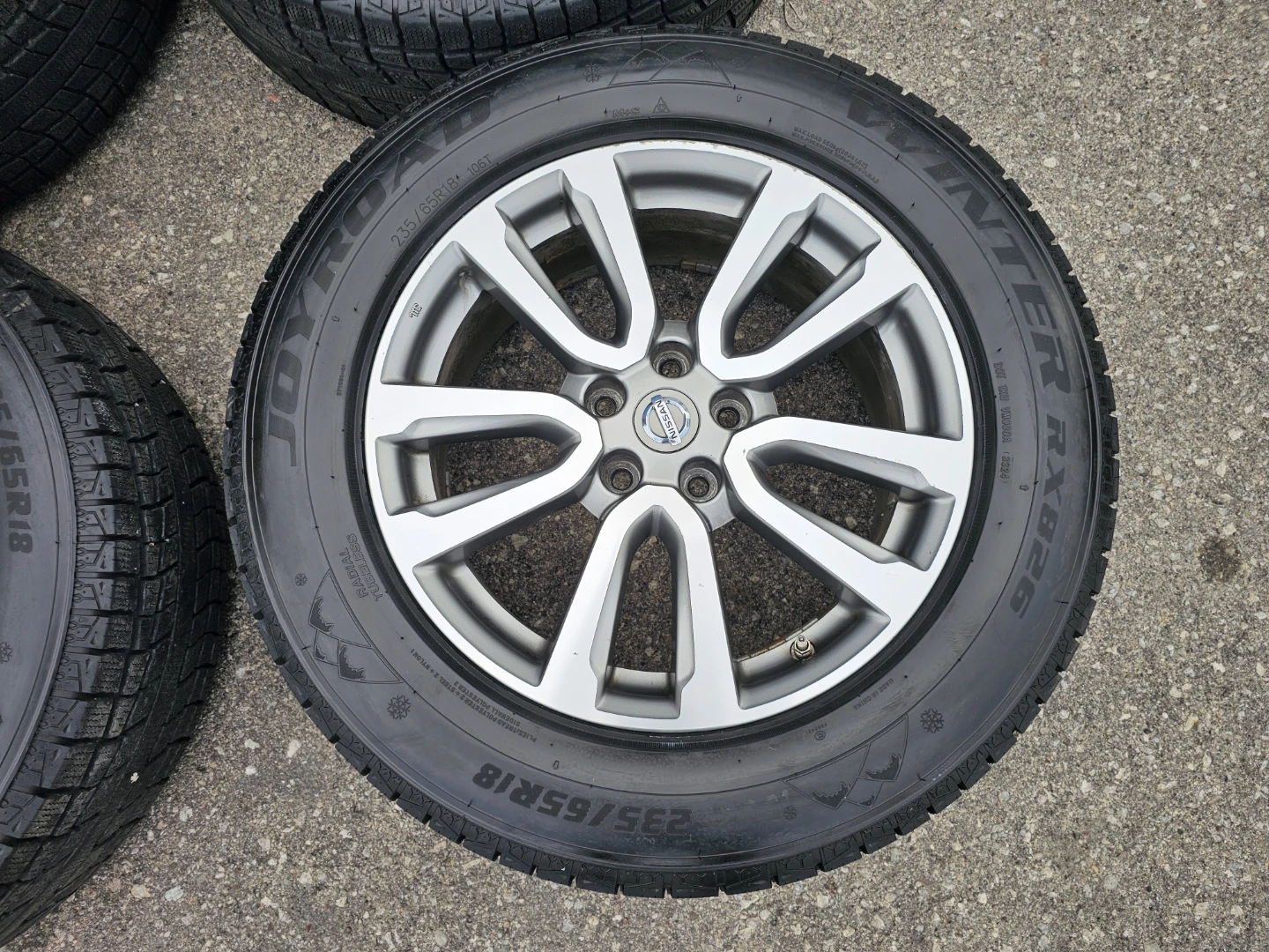 NISSAN PATHFINDER O.E.M RIMS AND WINTER TIRES 235/65 R18 - photo 3