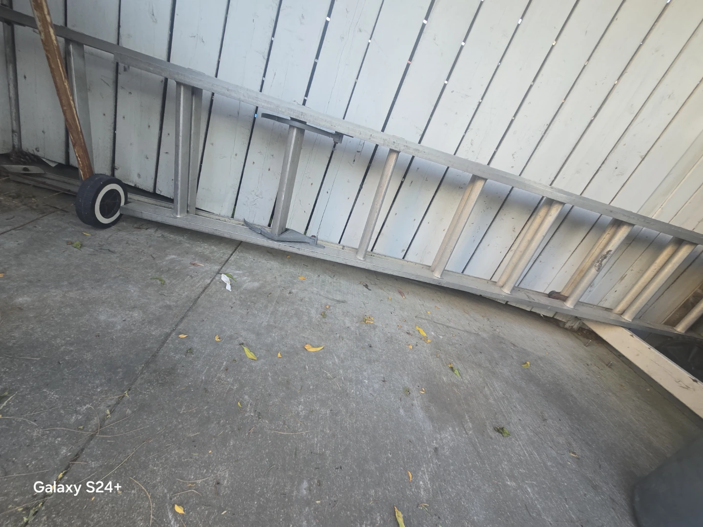 Aluminum Extension Ladder - photo 2